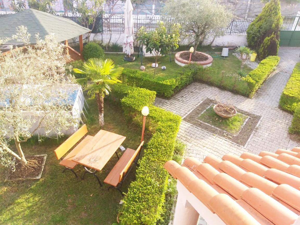 Vila M Vera Rooms With Kitchen And Apartments Durrës 外观 照片