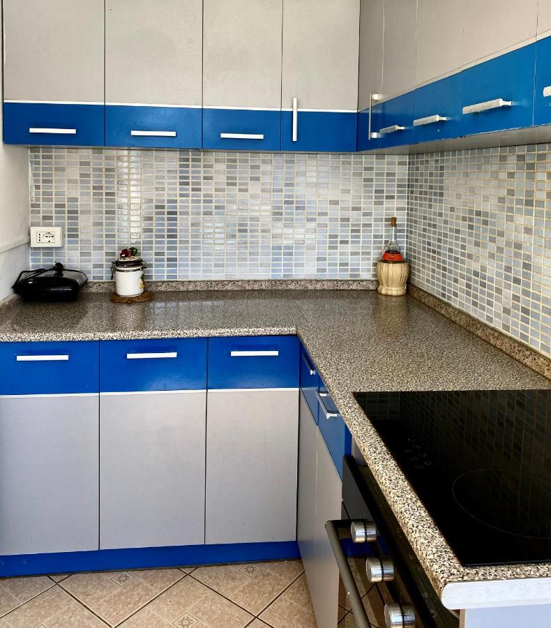 Vila M Vera Rooms With Kitchen And Apartments Durrës 外观 照片