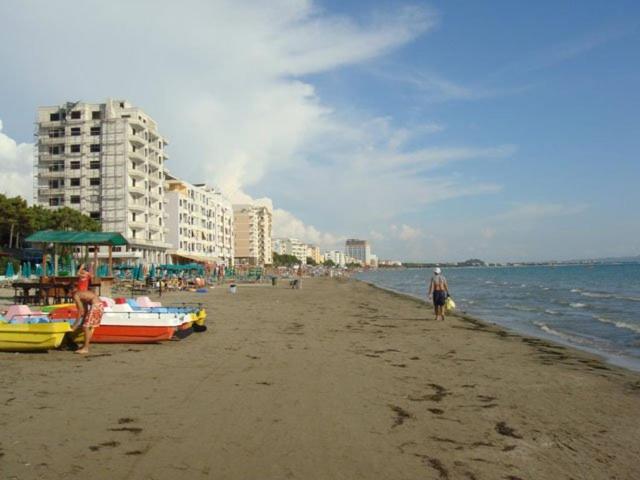 Vila M Vera Rooms With Kitchen And Apartments Durrës 外观 照片