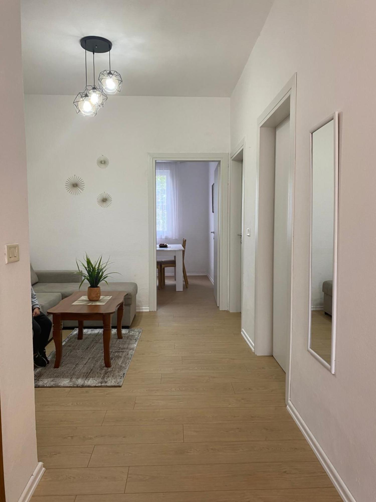 Vila M Vera Rooms With Kitchen And Apartments Durrës 外观 照片