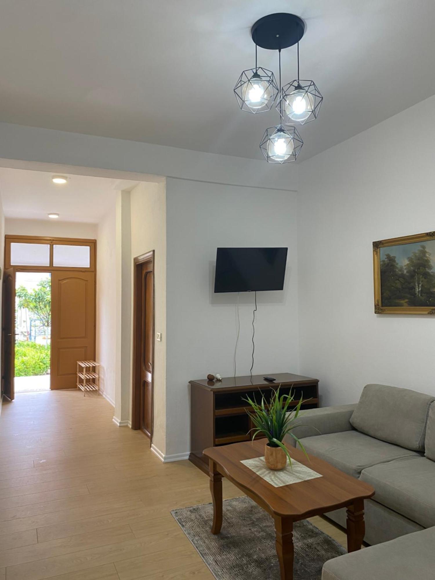 Vila M Vera Rooms With Kitchen And Apartments Durrës 外观 照片