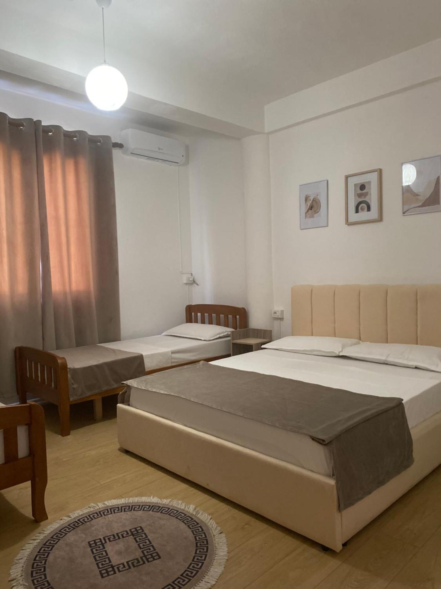Vila M Vera Rooms With Kitchen And Apartments Durrës 外观 照片