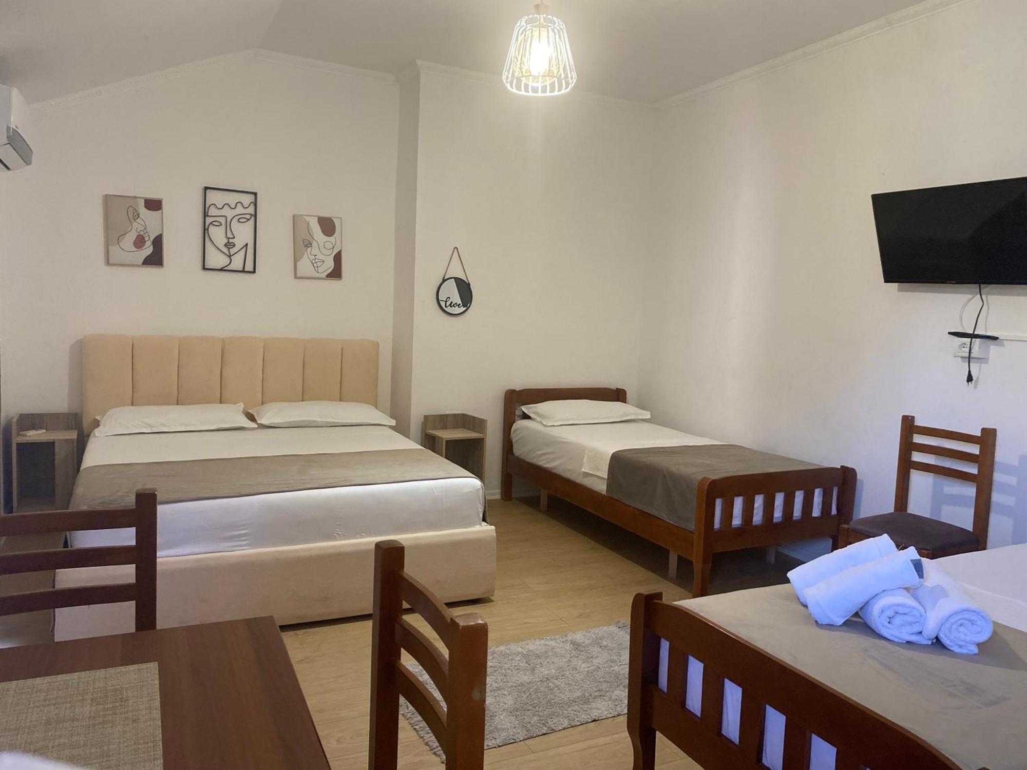 Vila M Vera Rooms With Kitchen And Apartments Durrës 外观 照片