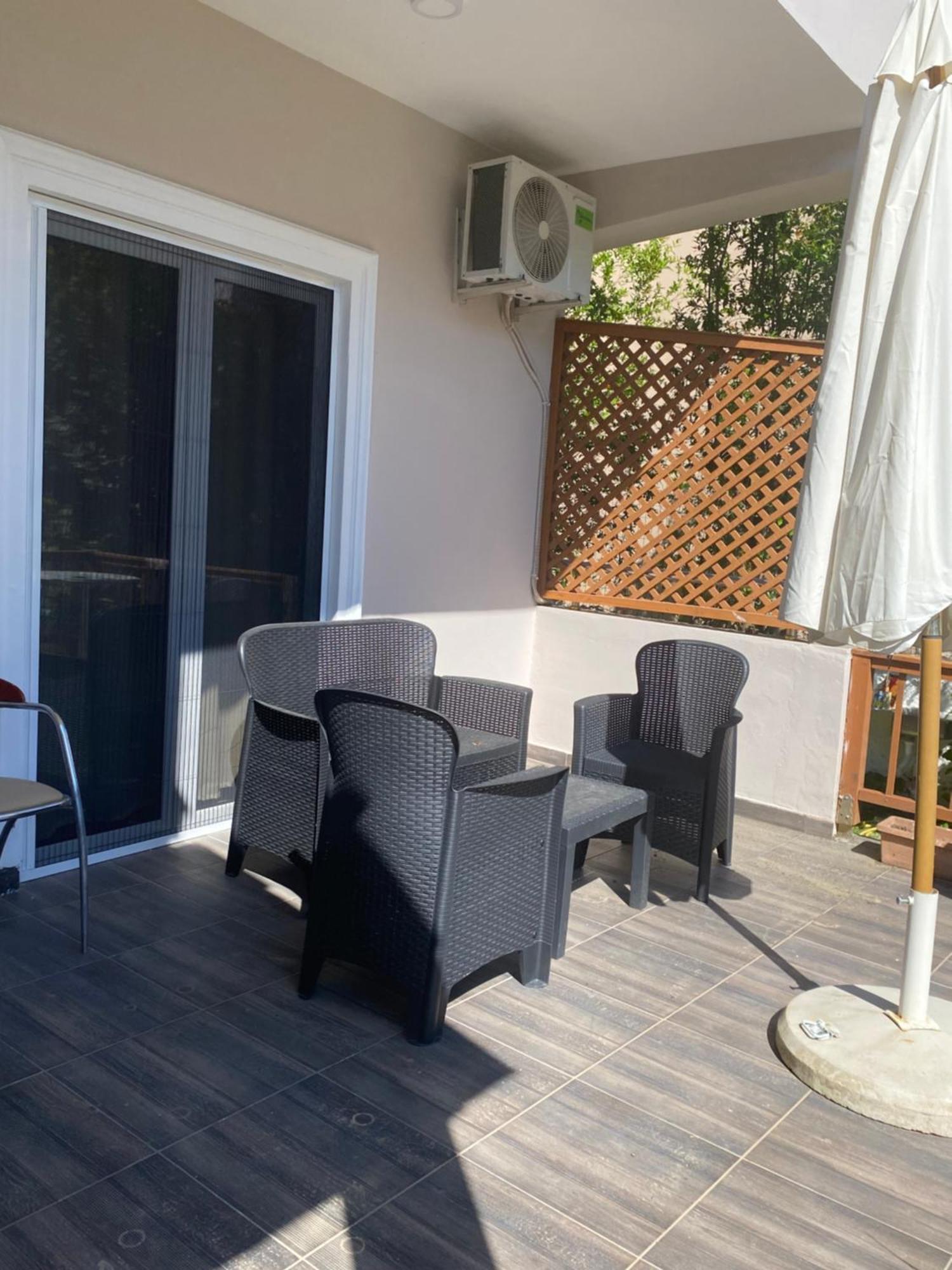 Vila M Vera Rooms With Kitchen And Apartments Durrës 外观 照片